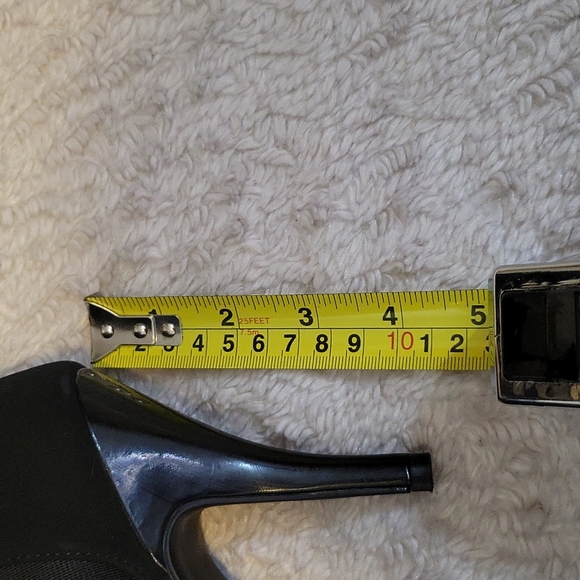UNLISTED (KENNETH COLE)~ Heeled Shoe, Black, 6 - Picture 8 of 8